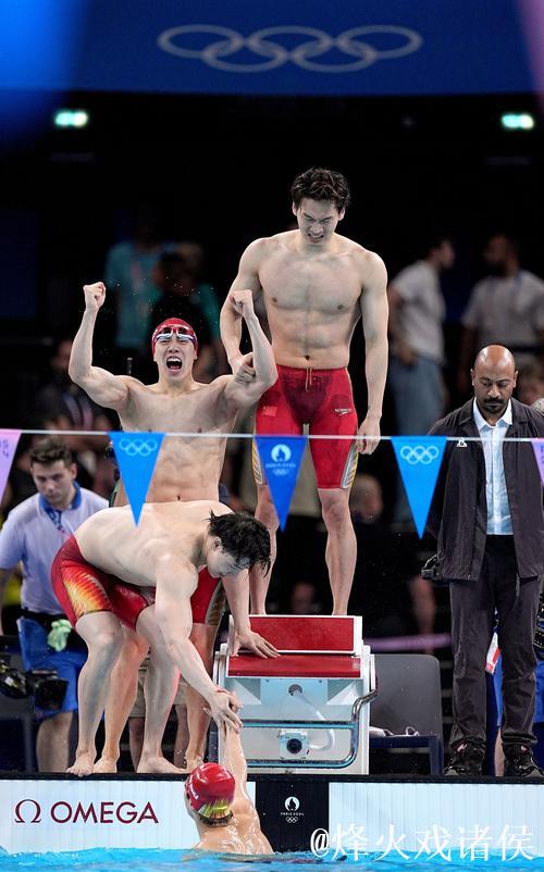 游泳世锦赛：中国队勇夺男女4x100米混合泳接力亚军